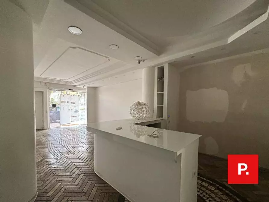 Immagine 6 di Locale commerciale in affitto  in via Gian Lorenzo Bernini a Caserta