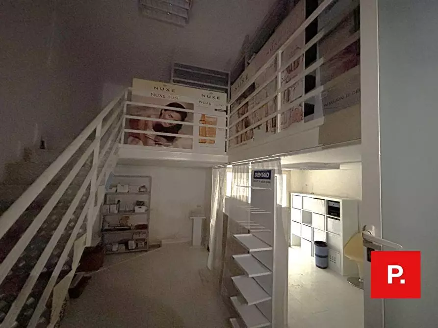 Immagine 5 di Locale commerciale in affitto  in piazza matteotti 9 a Caserta