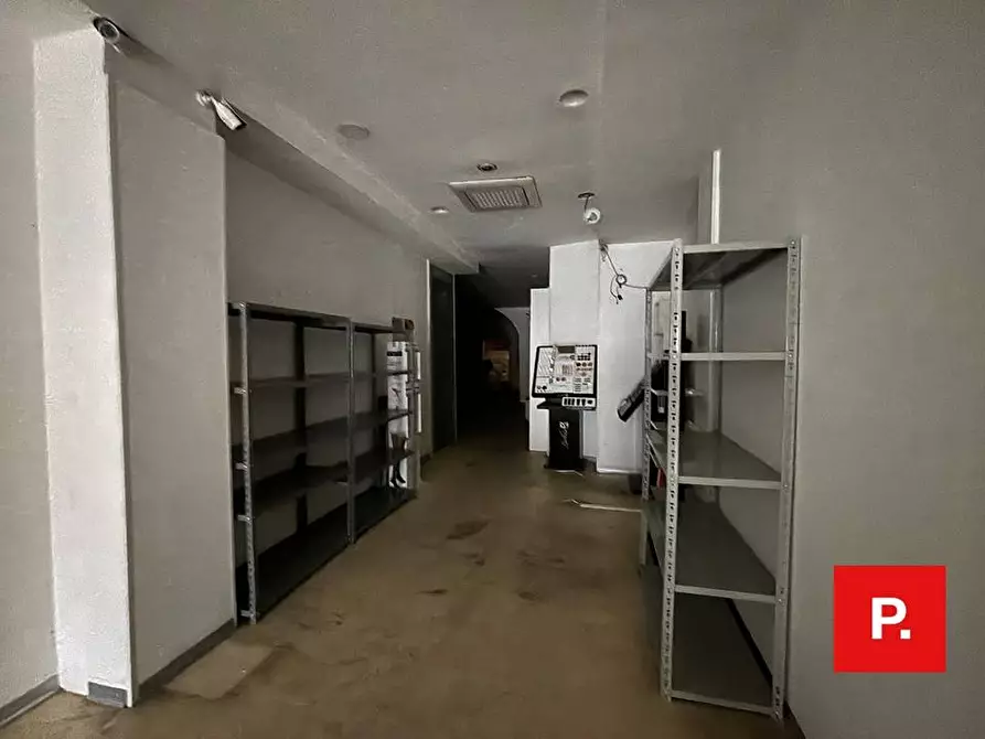 Immagine 9 di Locale commerciale in affitto  in piazza matteotti 9 a Caserta