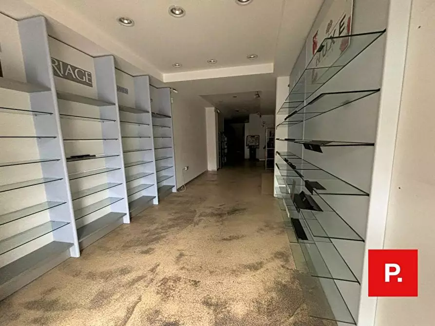 Immagine 6 di Locale commerciale in affitto  in piazza matteotti 9 a Caserta