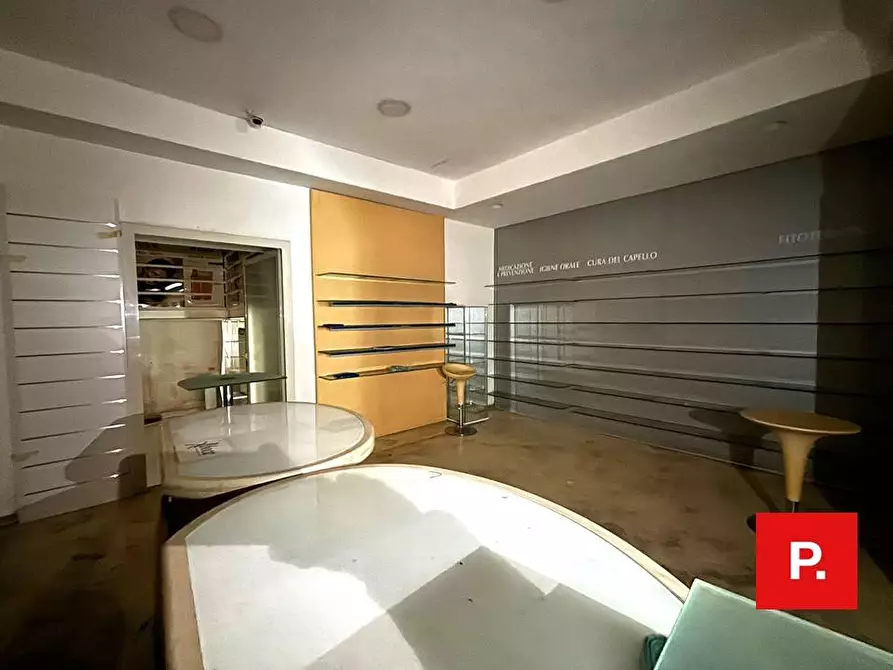 Immagine 7 di Locale commerciale in affitto  in piazza matteotti 9 a Caserta