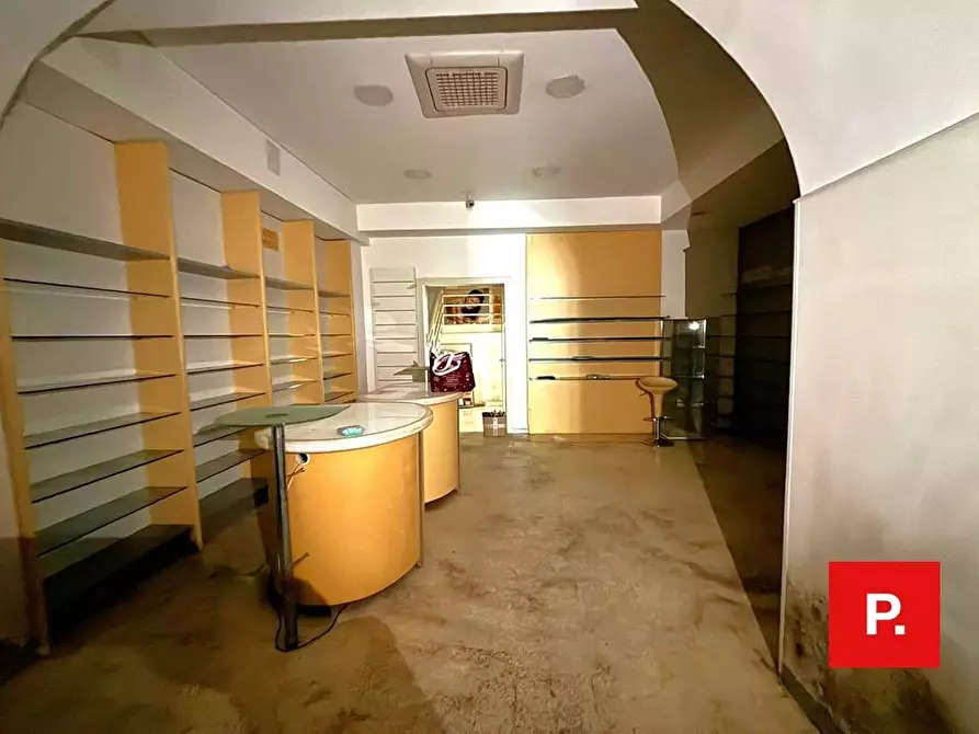 Immagine 8 di Locale commerciale in affitto  in piazza matteotti 9 a Caserta