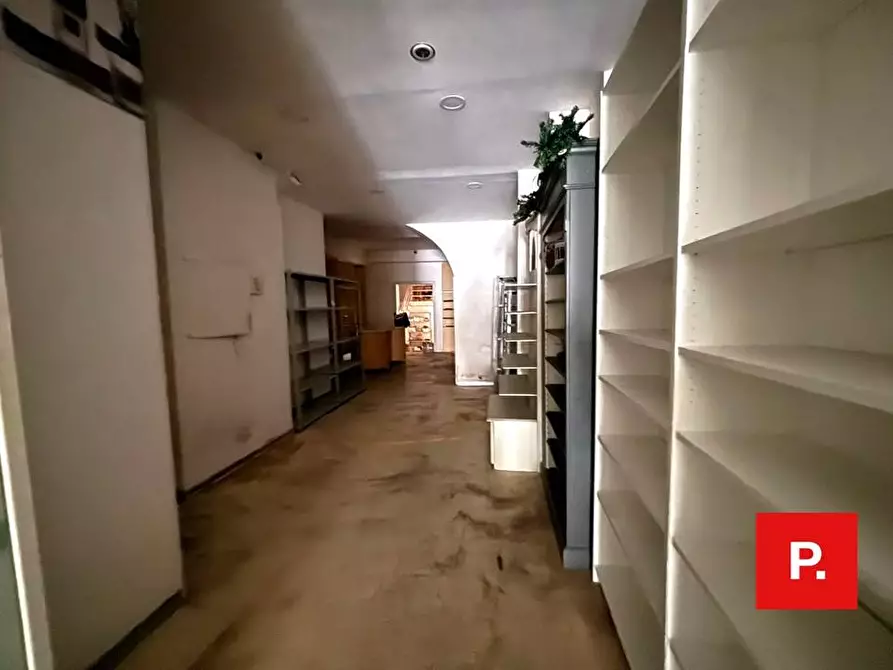 Immagine 10 di Locale commerciale in affitto  in piazza matteotti 9 a Caserta