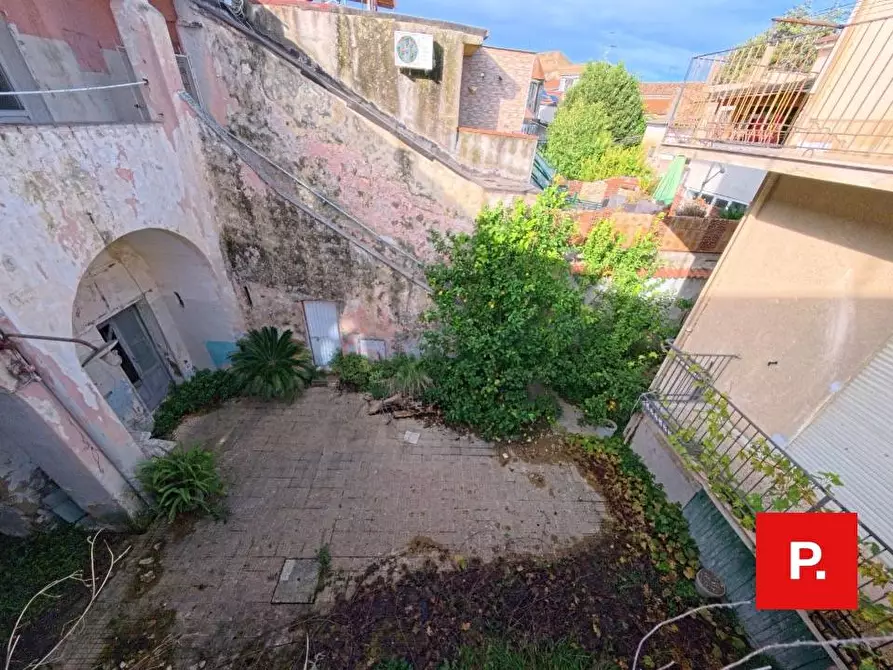 Immagine 1 di Casa indipendente in vendita  in Viella Dei Ricciardi 16 a Caserta