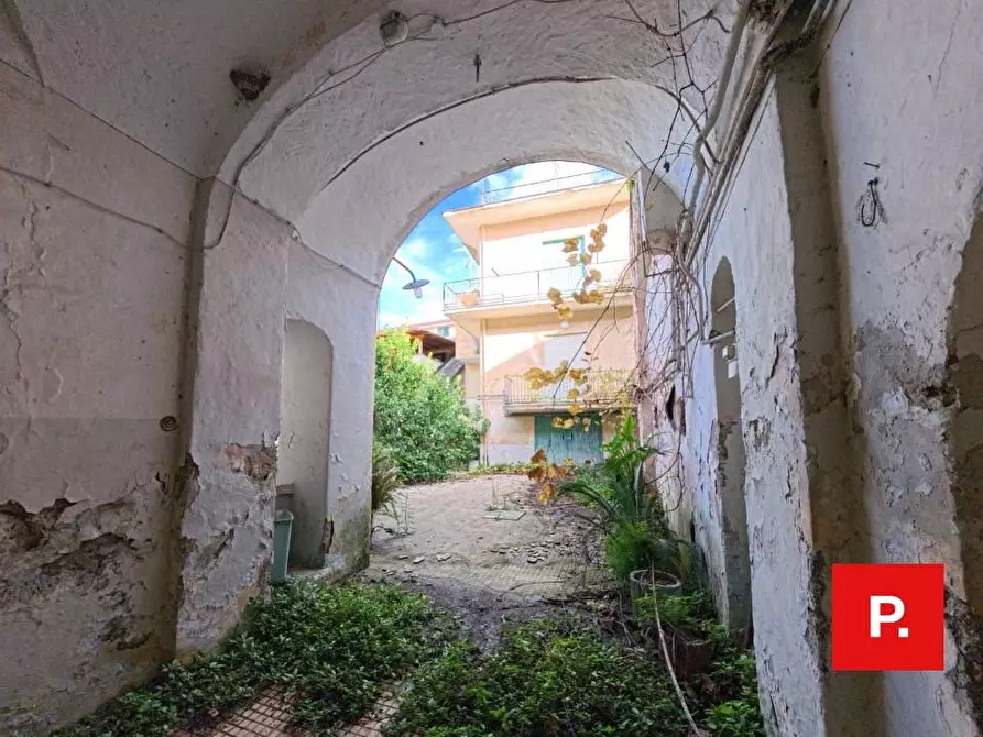 Immagine 2 di Casa indipendente in vendita  in Viella Dei Ricciardi 16 a Caserta