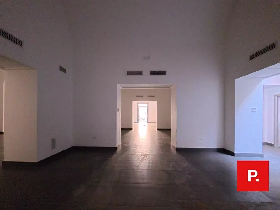 Immagine 38 di Locale commerciale in affitto  in Via Cesare Battisti a Caserta