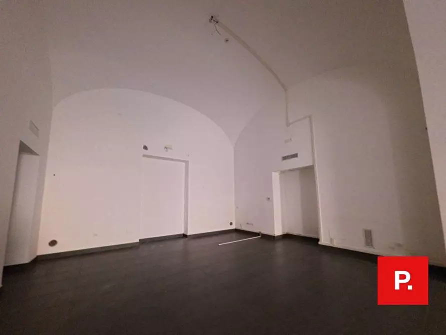 Immagine 39 di Locale commerciale in affitto  in Via Cesare Battisti a Caserta