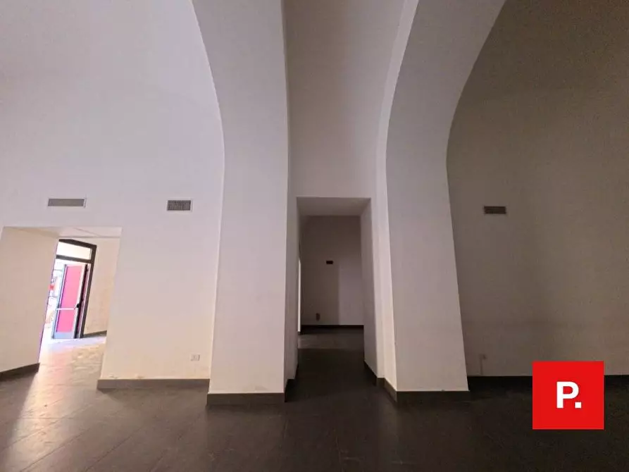 Immagine 40 di Locale commerciale in affitto  in Via Cesare Battisti a Caserta