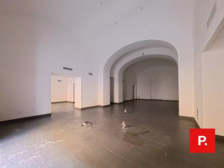 Immagine 1 di Locale commerciale in affitto  in Via Cesare Battisti a Caserta
