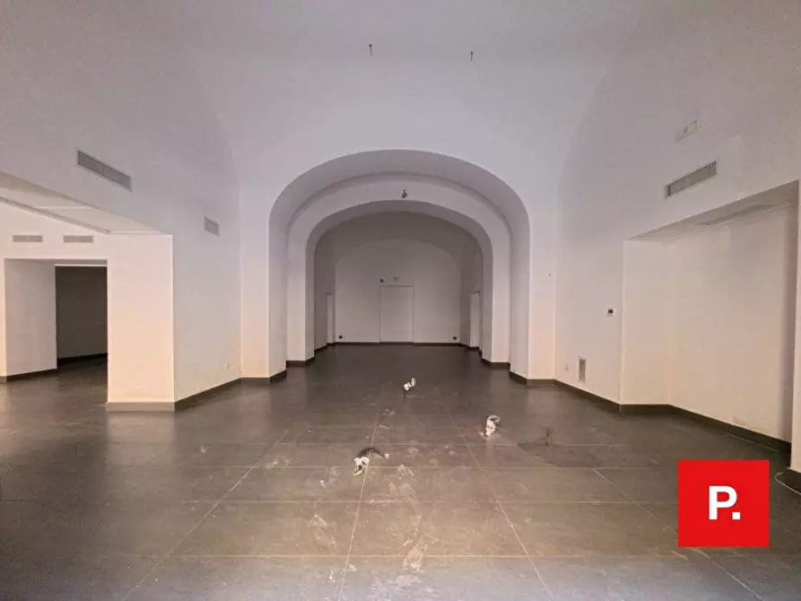 Immagine 35 di Locale commerciale in affitto  in Via Cesare Battisti a Caserta