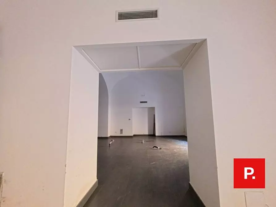 Immagine 36 di Locale commerciale in affitto  in Via Cesare Battisti a Caserta