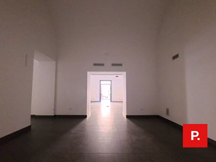 Immagine 32 di Locale commerciale in affitto  in Via Cesare Battisti a Caserta