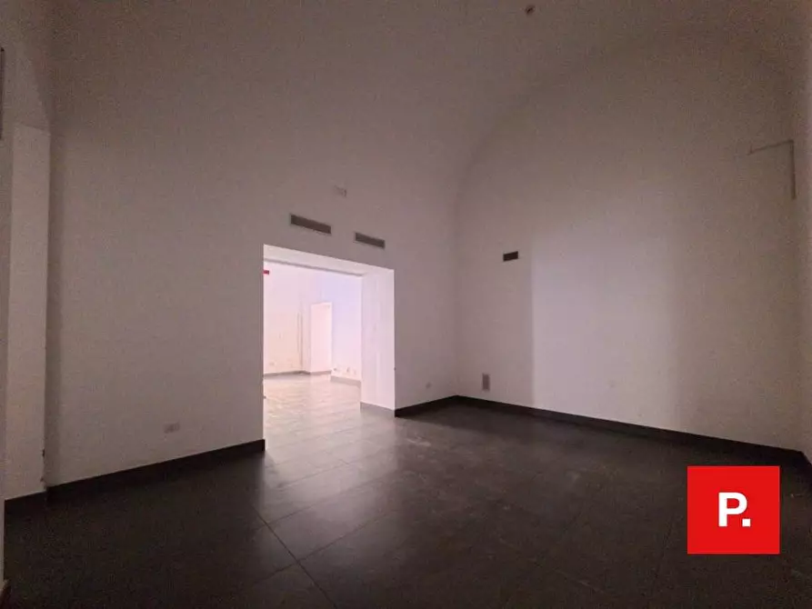 Immagine 33 di Locale commerciale in affitto  in Via Cesare Battisti a Caserta