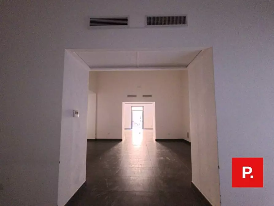 Immagine 30 di Locale commerciale in affitto  in Via Cesare Battisti a Caserta