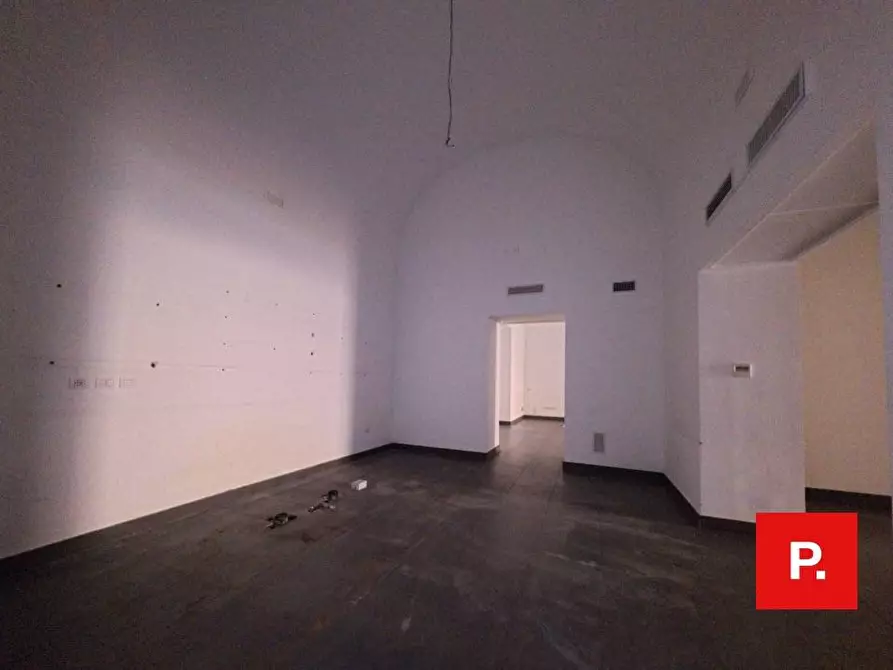 Immagine 29 di Locale commerciale in affitto  in Via Cesare Battisti a Caserta