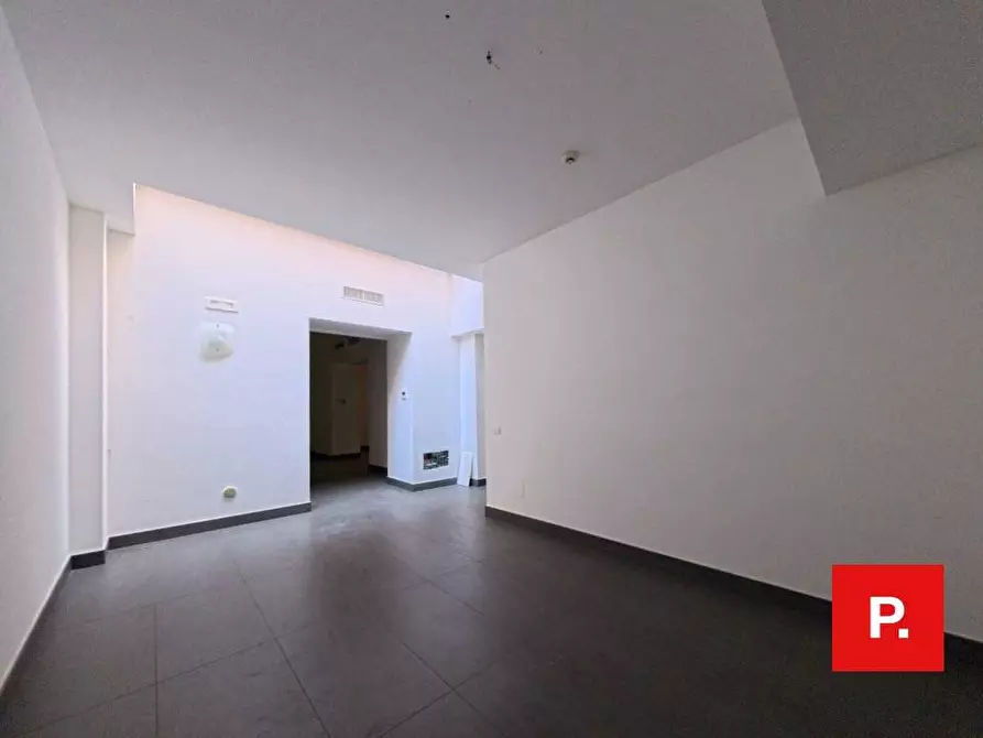 Immagine 26 di Locale commerciale in affitto  in Via Cesare Battisti a Caserta