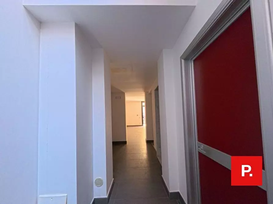 Immagine 23 di Locale commerciale in affitto  in Via Cesare Battisti a Caserta