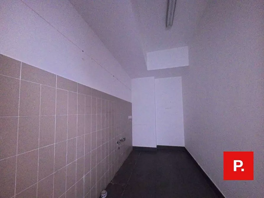 Immagine 21 di Locale commerciale in affitto  in Via Cesare Battisti a Caserta