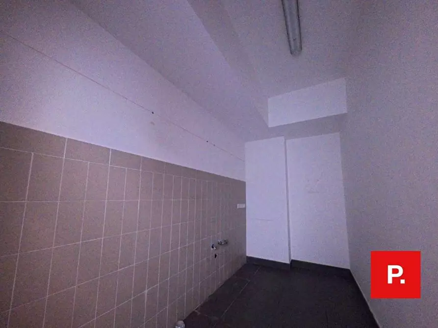 Immagine 22 di Locale commerciale in affitto  in Via Cesare Battisti a Caserta