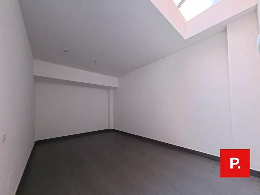 Immagine 24 di Locale commerciale in affitto  in Via Cesare Battisti a Caserta