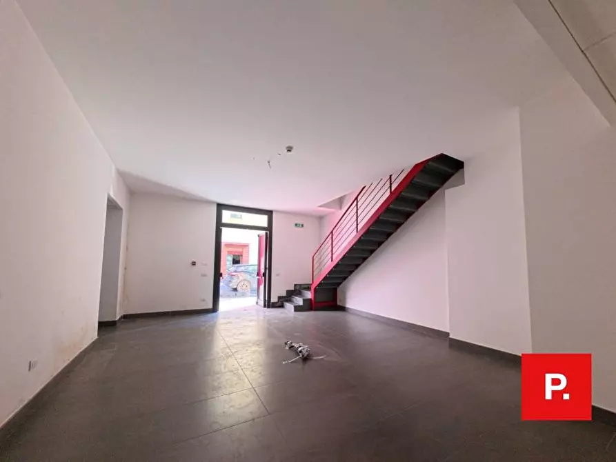 Immagine 3 di Locale commerciale in affitto  in Via Cesare Battisti a Caserta