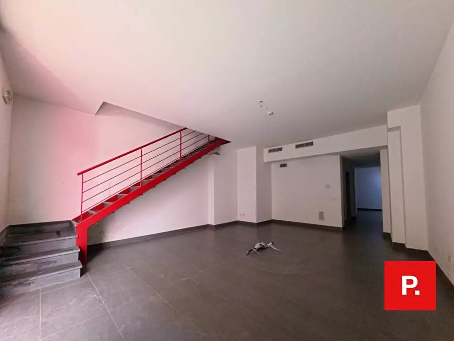 Immagine 4 di Locale commerciale in affitto  in Via Cesare Battisti a Caserta