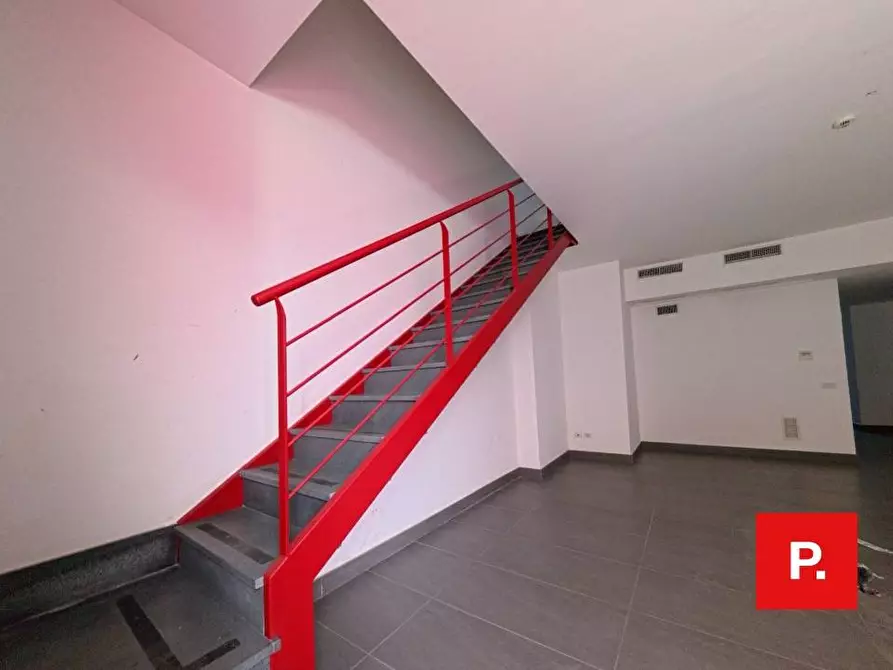 Immagine 5 di Locale commerciale in affitto  in Via Cesare Battisti a Caserta