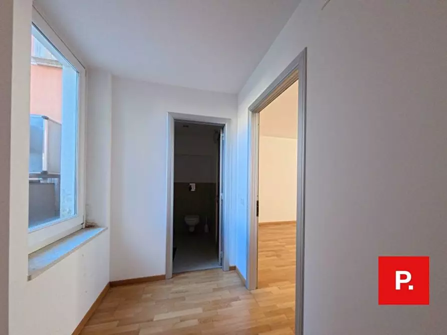 Immagine 8 di Locale commerciale in affitto  in Via Cesare Battisti a Caserta