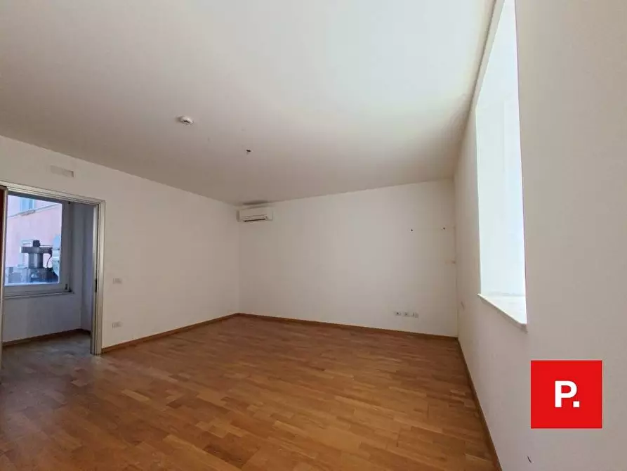 Immagine 16 di Locale commerciale in affitto  in Via Cesare Battisti a Caserta