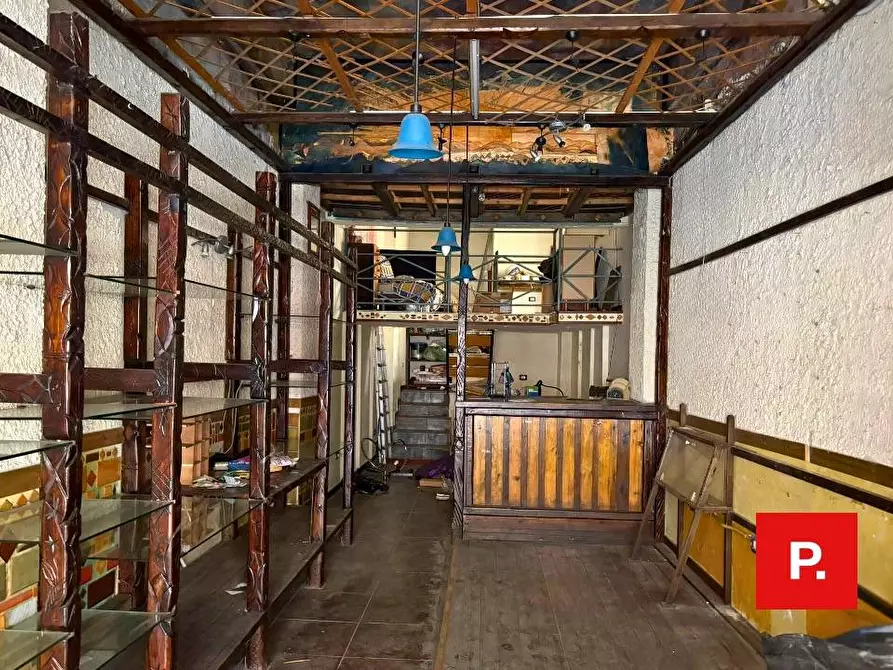 Immagine 2 di Locale commerciale in vendita  in Via verde 35 a Caserta