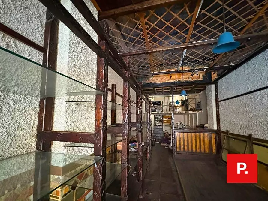 Immagine 4 di Locale commerciale in vendita  in Via verde 35 a Caserta