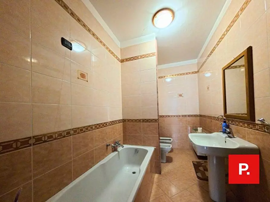 Immagine 12 di Ufficio in vendita  in Via Patturelli a Caserta