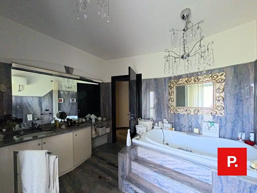 Immagine 49 di Appartamento in vendita  in VIA SAN DONATO a Caserta