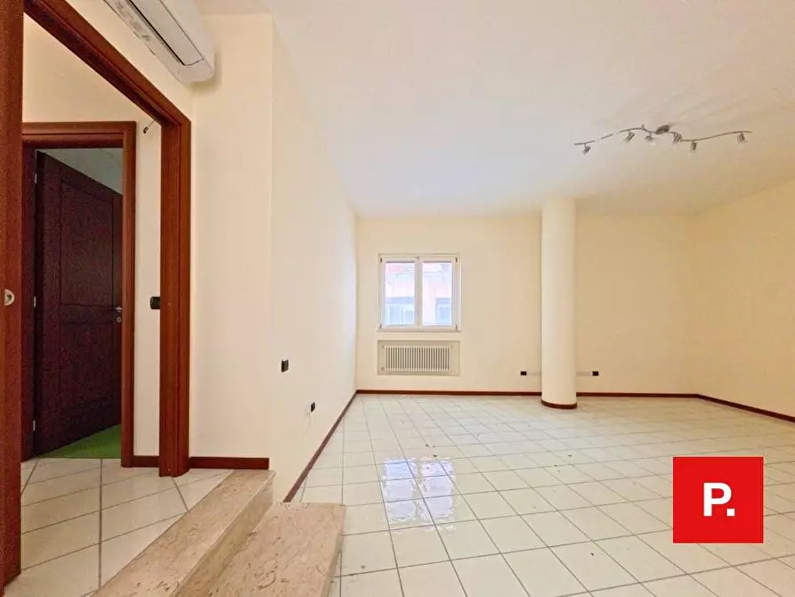 Immagine 10 di Appartamento in vendita  in via mazzini via maielli a Caserta