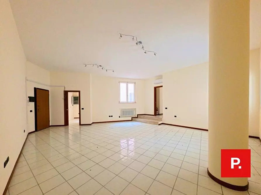 Immagine 4 di Appartamento in vendita  in via mazzini via maielli a Caserta