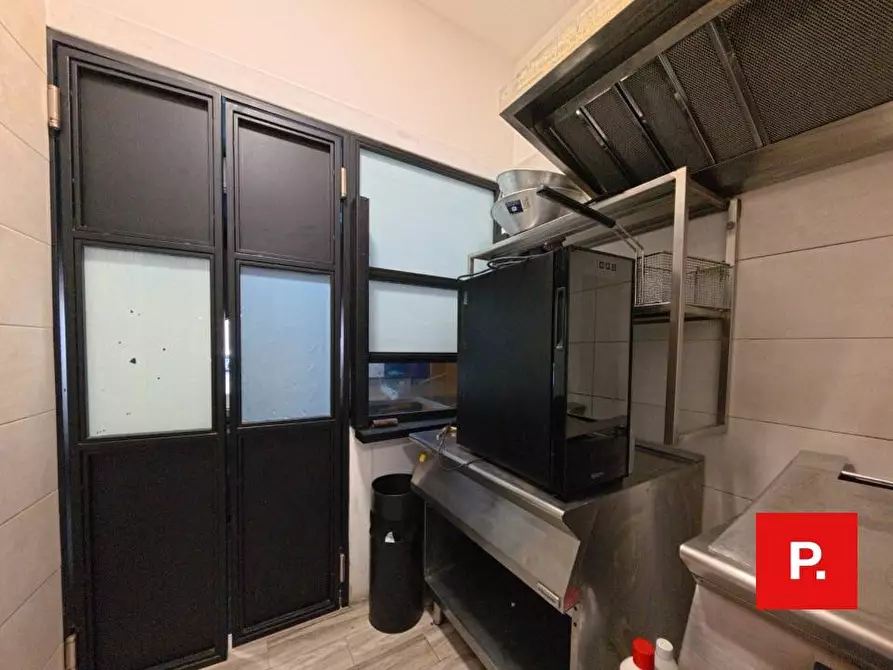 Immagine 16 di Locale commerciale in affitto  in VIA FERRANTE 7 a Caserta