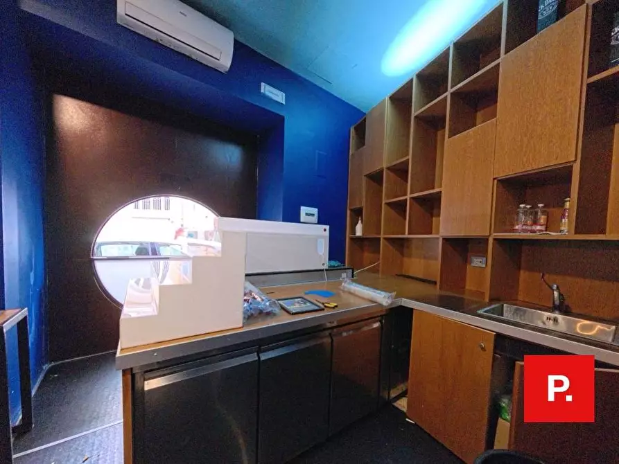Immagine 18 di Locale commerciale in affitto  in VIA FERRANTE 7 a Caserta