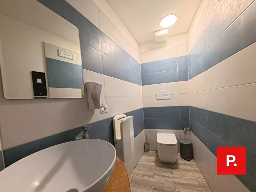 Immagine 14 di Locale commerciale in affitto  in VIA FERRANTE 7 a Caserta