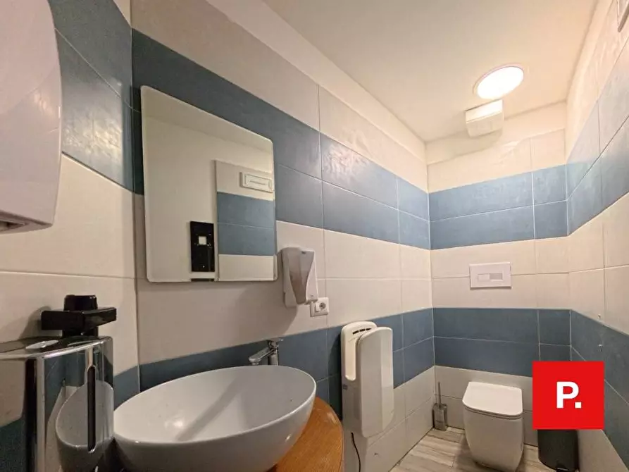 Immagine 15 di Locale commerciale in affitto  in VIA FERRANTE 7 a Caserta