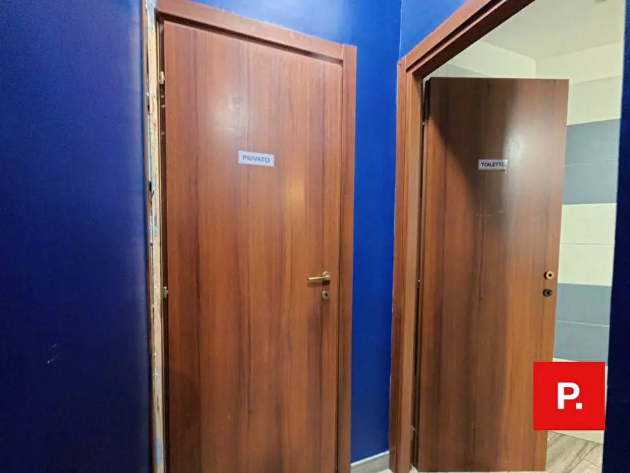 Immagine 12 di Locale commerciale in affitto  in VIA FERRANTE 7 a Caserta