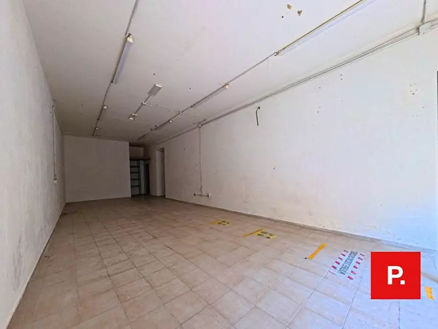 Immagine 5 di Locale commerciale in affitto  in Via Santorio 5 a Caserta