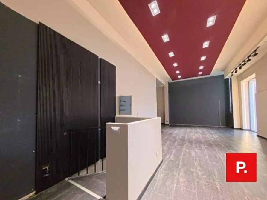 Immagine 2 di Locale commerciale in affitto  in via san carlo a Caserta