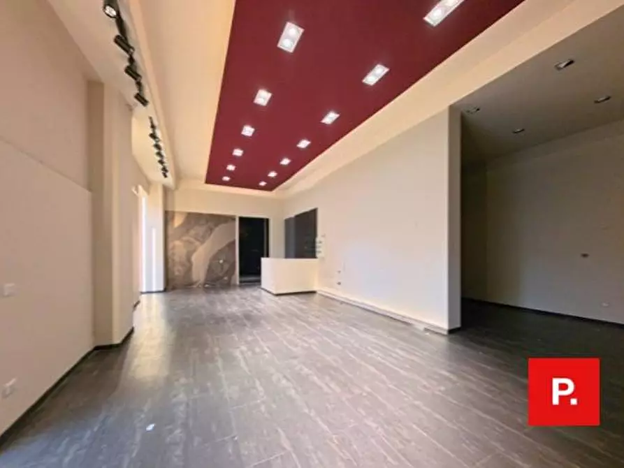 Immagine 3 di Locale commerciale in affitto  in via san carlo a Caserta