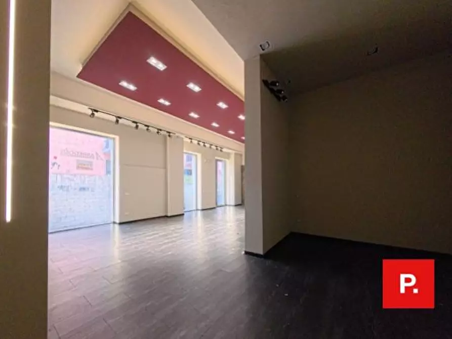 Immagine 5 di Locale commerciale in affitto  in via san carlo a Caserta