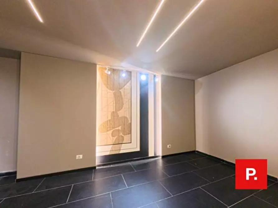 Immagine 22 di Locale commerciale in affitto  in via san carlo a Caserta