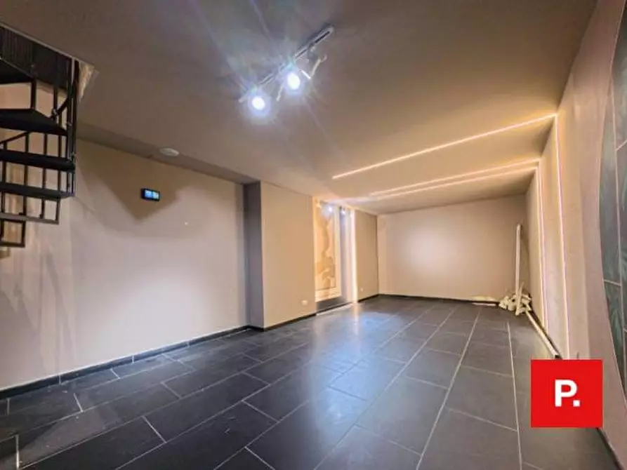 Immagine 20 di Locale commerciale in affitto  in via san carlo a Caserta