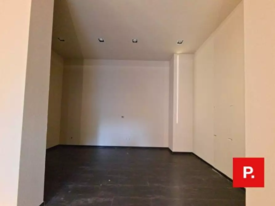 Immagine 6 di Locale commerciale in affitto  in via san carlo a Caserta