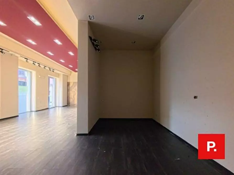 Immagine 4 di Locale commerciale in affitto  in via san carlo a Caserta