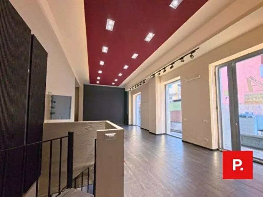 Immagine 17 di Locale commerciale in affitto  in via san carlo a Caserta