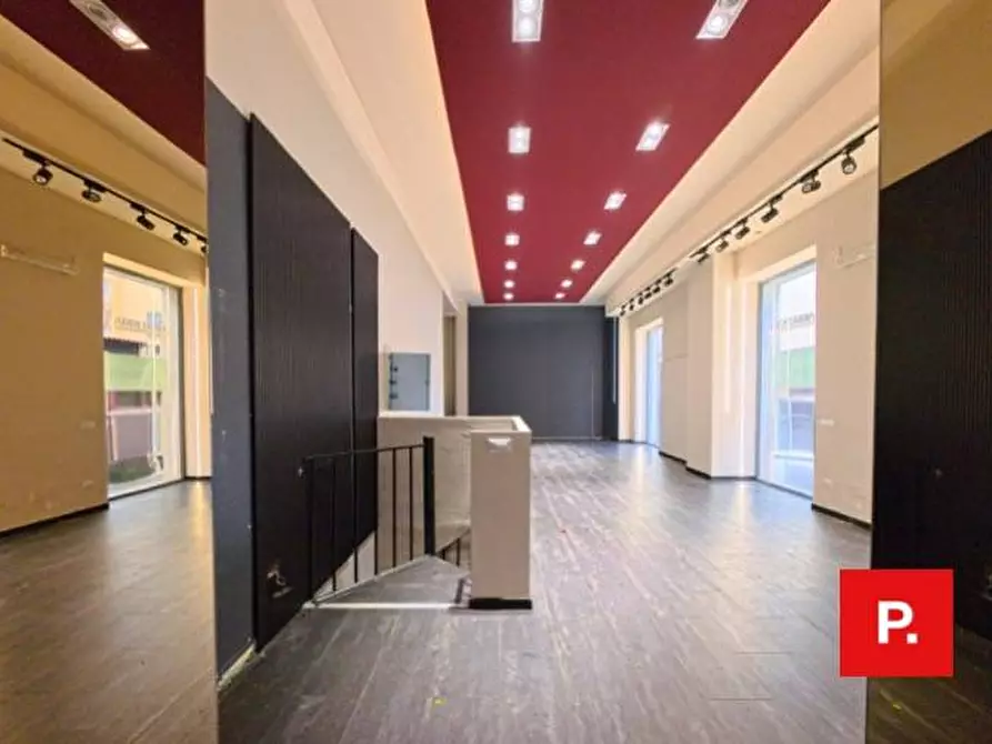 Immagine 16 di Locale commerciale in affitto  in via san carlo a Caserta